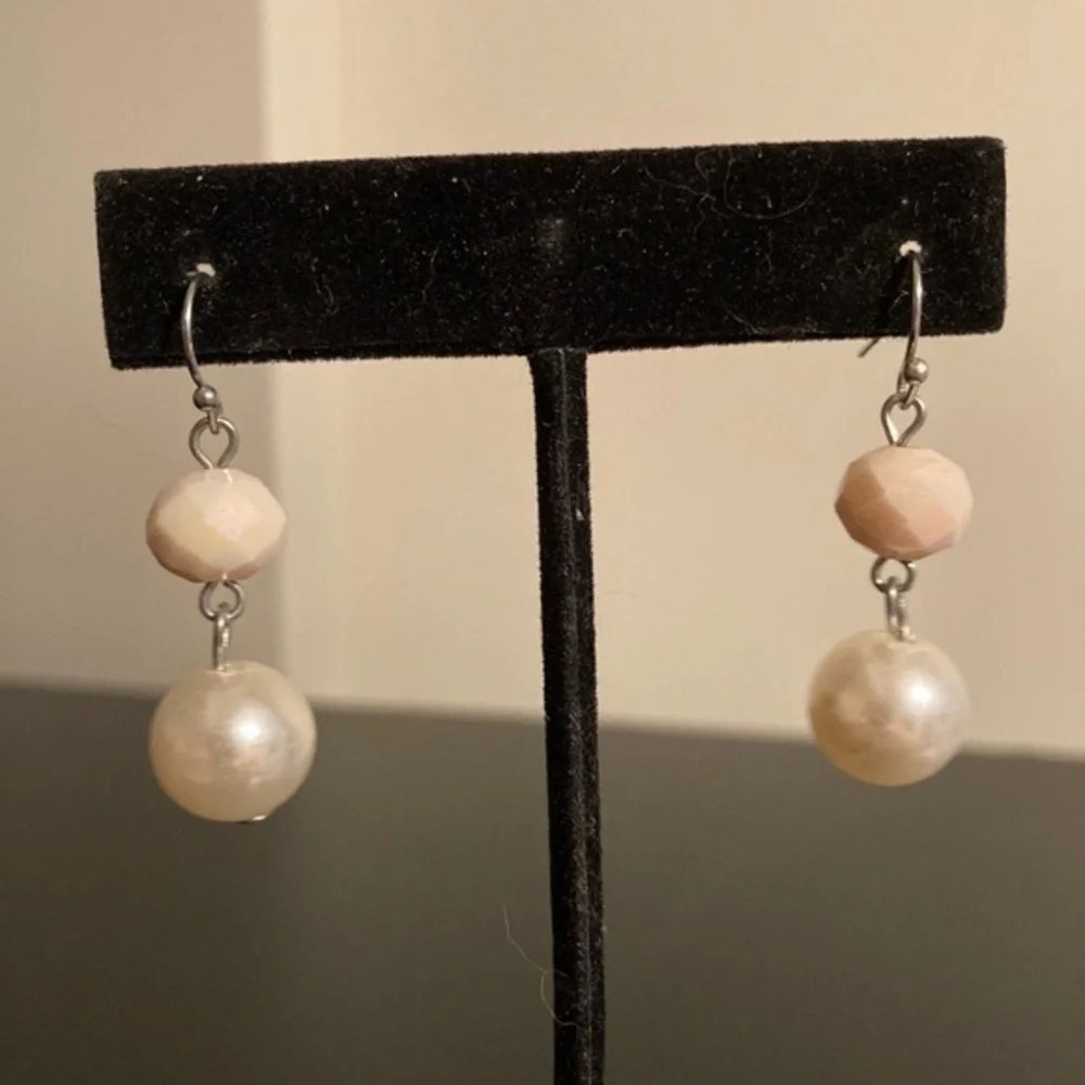 Pearly and white bead earrings